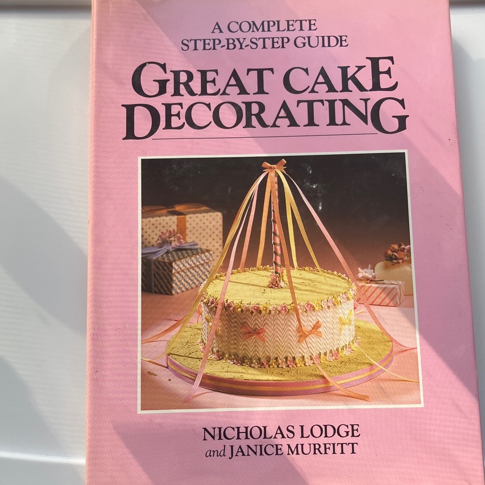 Pink Great Cake Decorating Book printed in 1990 original publish date 1988